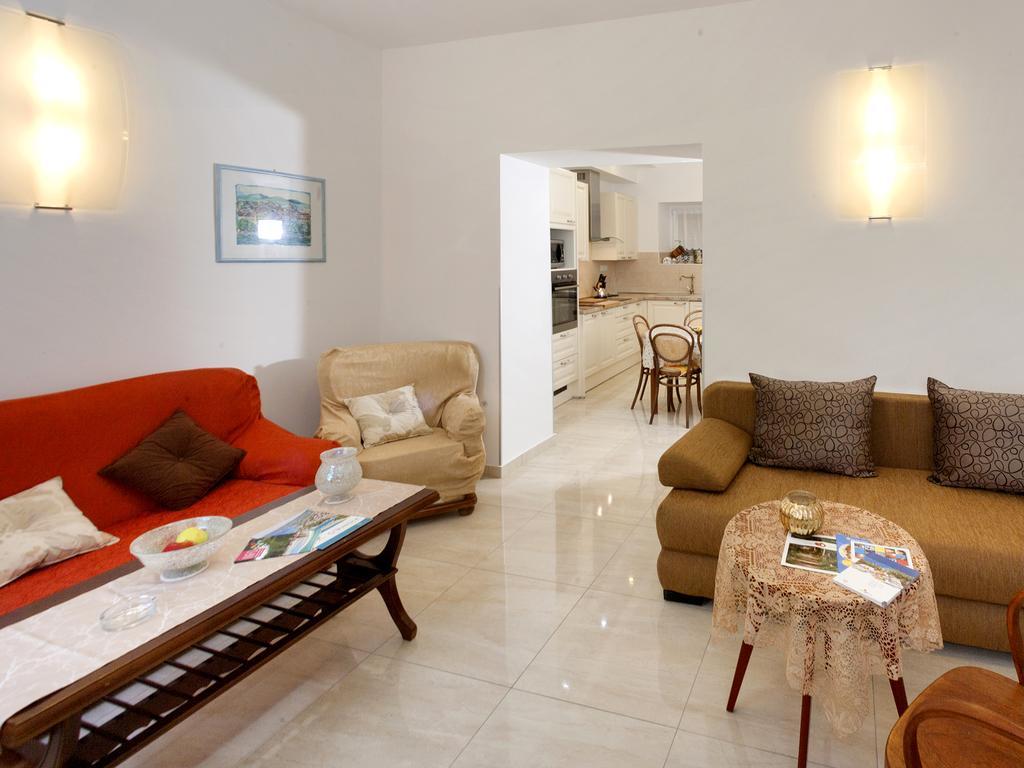 Little Tony- Center 40m Crikvenica